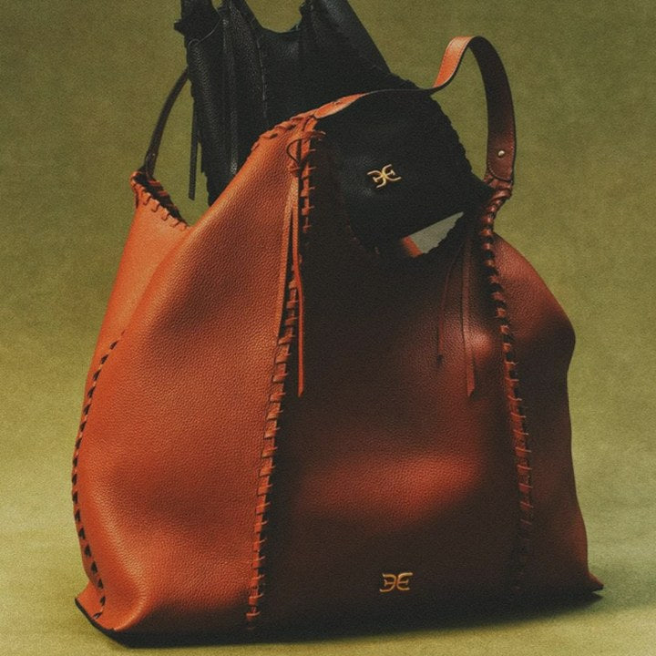 Elemento atelier — a leather bag hand-stitched at the seam